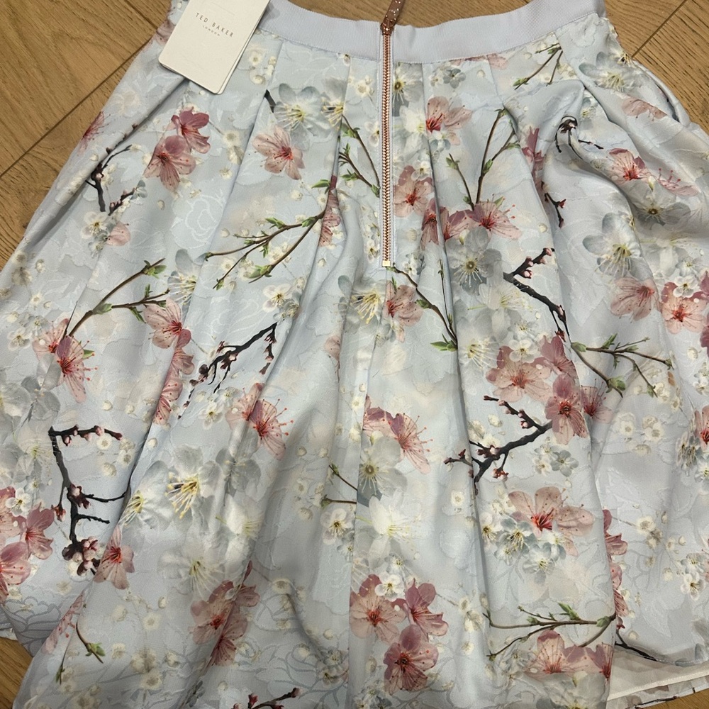 Ted Baker London new with tags Floral full Circle Skirt and White Top Set - Picture 3 of 16